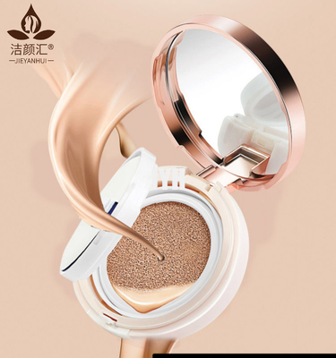 Женское Moisturizing Concealer смотрит на BB воздушной подушки косметик макияжа