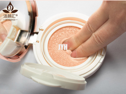 Женское Moisturizing Concealer смотрит на BB воздушной подушки косметик макияжа